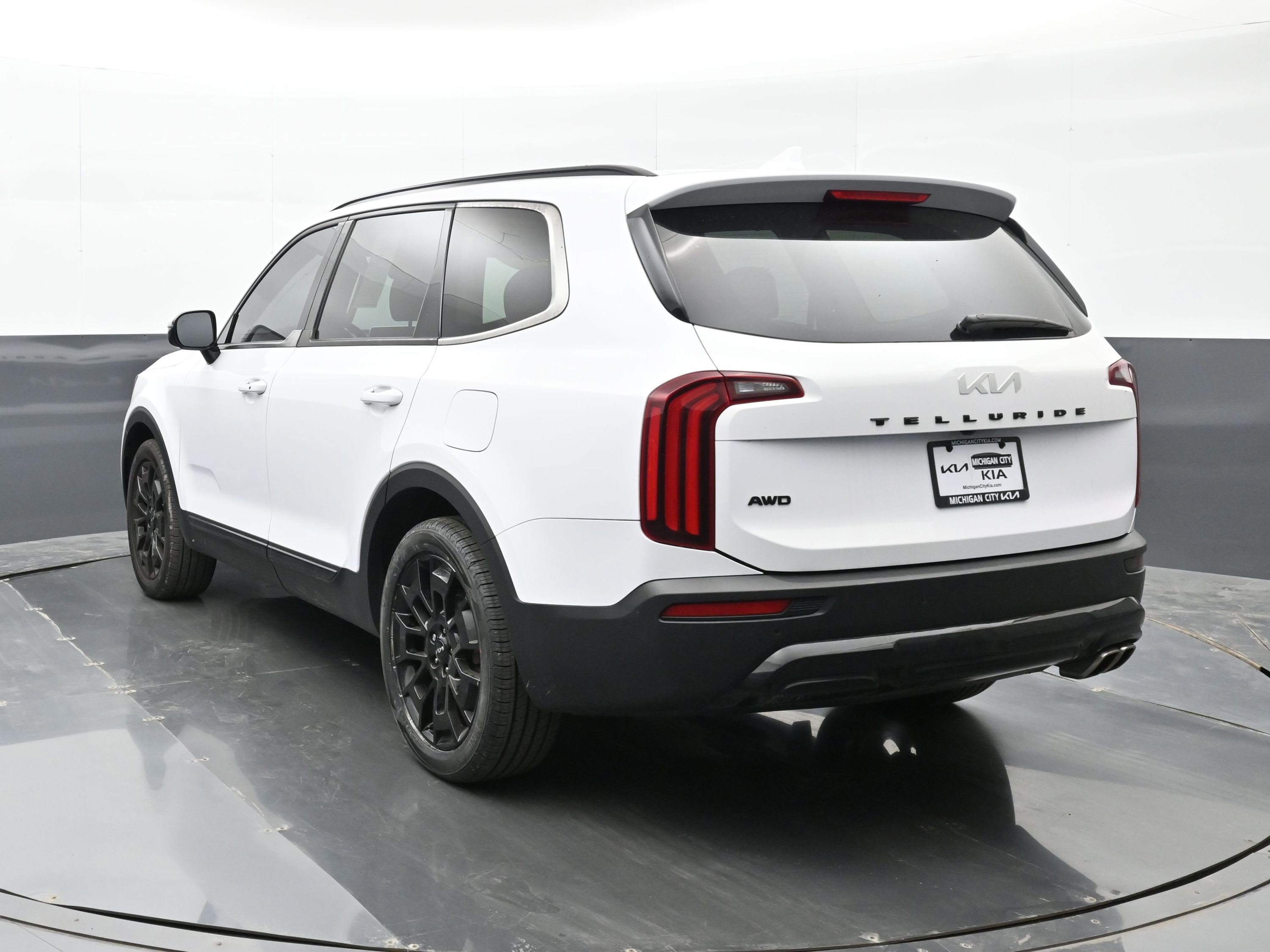Used 2022 Kia Telluride SX w/ SX Prestige Package image 2