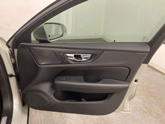 Used 2021 Volvo S60 T8 Inscription image 26