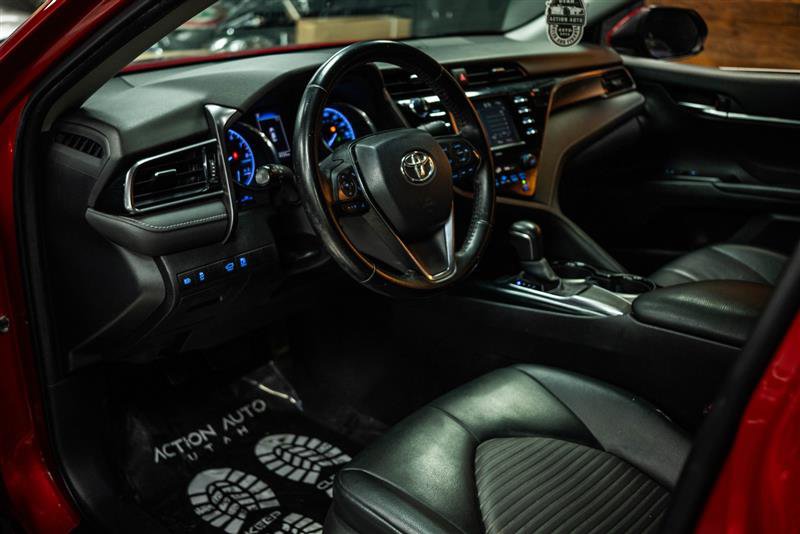 Used 2020 Toyota Camry SE w/ Carpet Mat Package image 7
