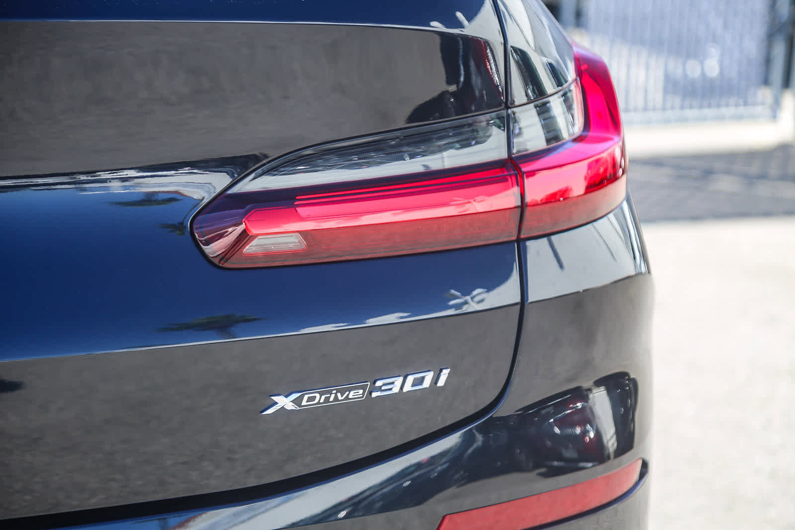 Used 2025 BMW X4 xDrive30i w/ Premium Package image 7