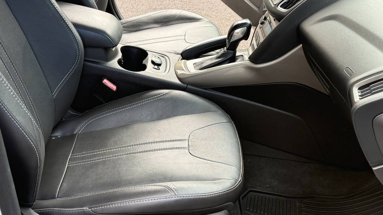 Used 2012 Ford Focus SEL FWD image 19