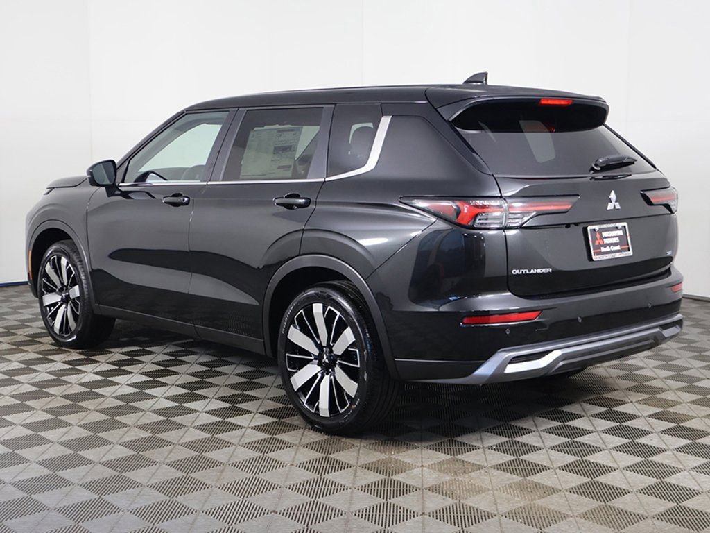 New 2025 Mitsubishi Outlander SE image 12