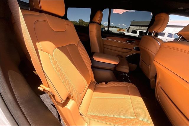 Used 2023 Jeep Grand Cherokee L Summit AWD/4WD image 29