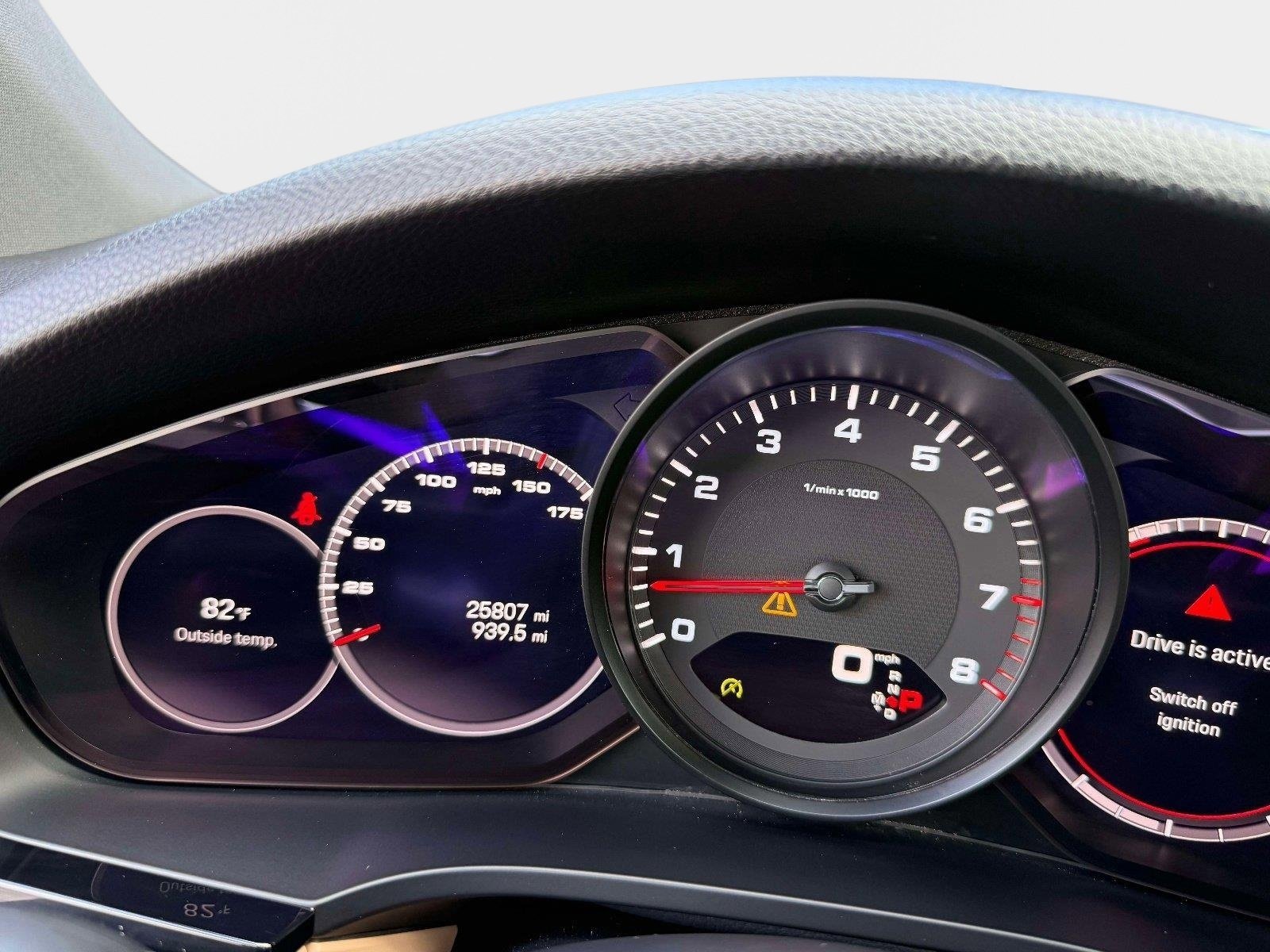 Used 2022 Porsche Cayenne w/ Premium Package image 53