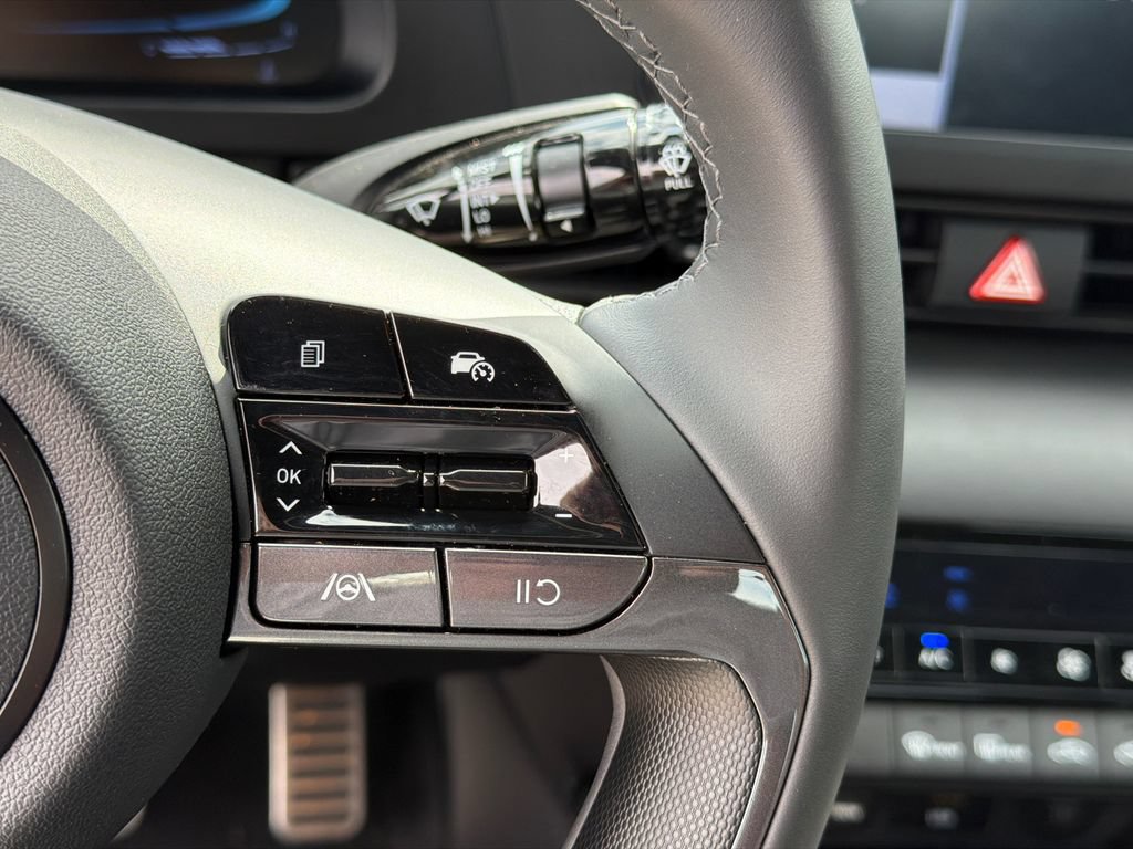 Certified 2025 Hyundai Elantra Sport FWD image 25