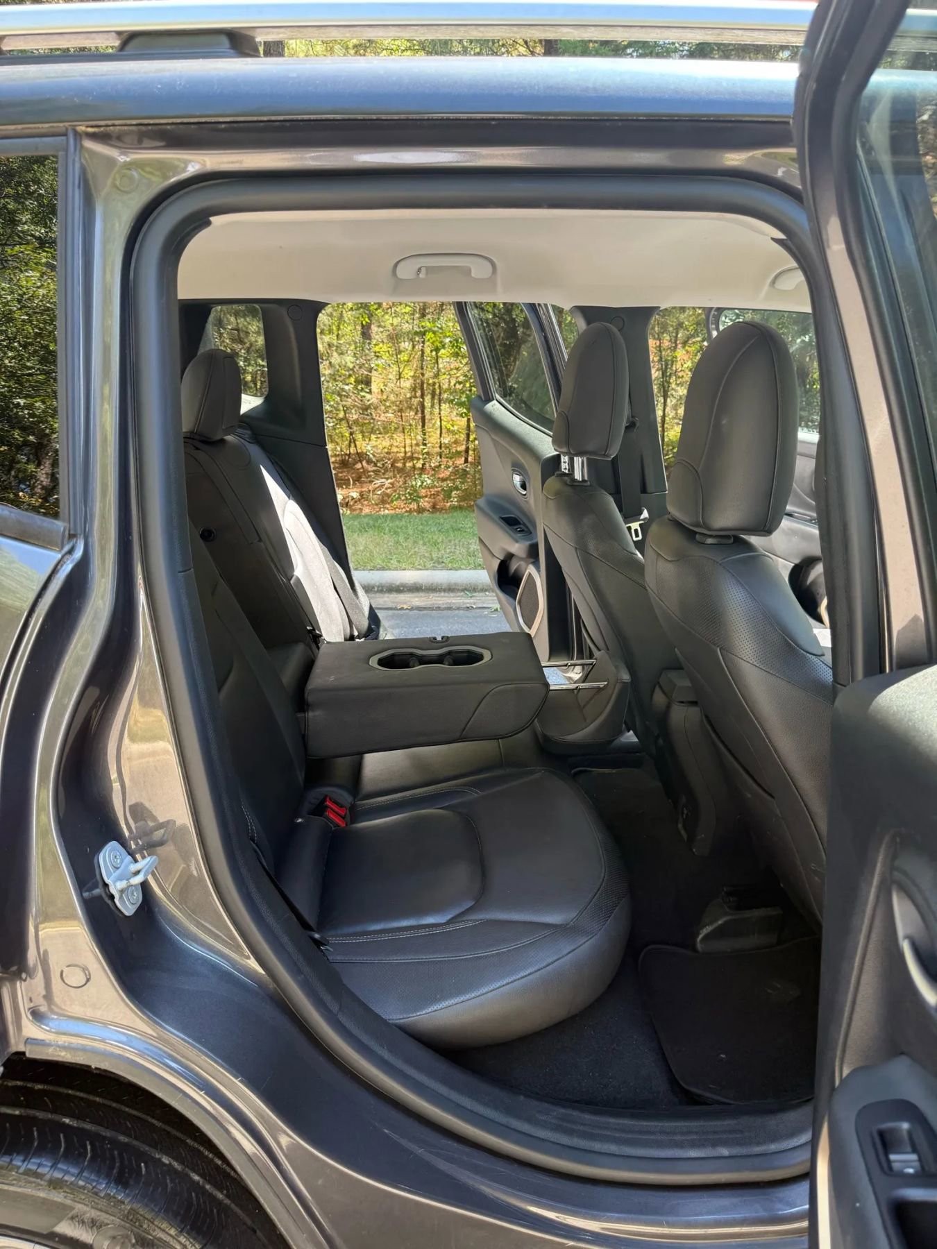 Used 2017 Jeep Renegade Limited image 14