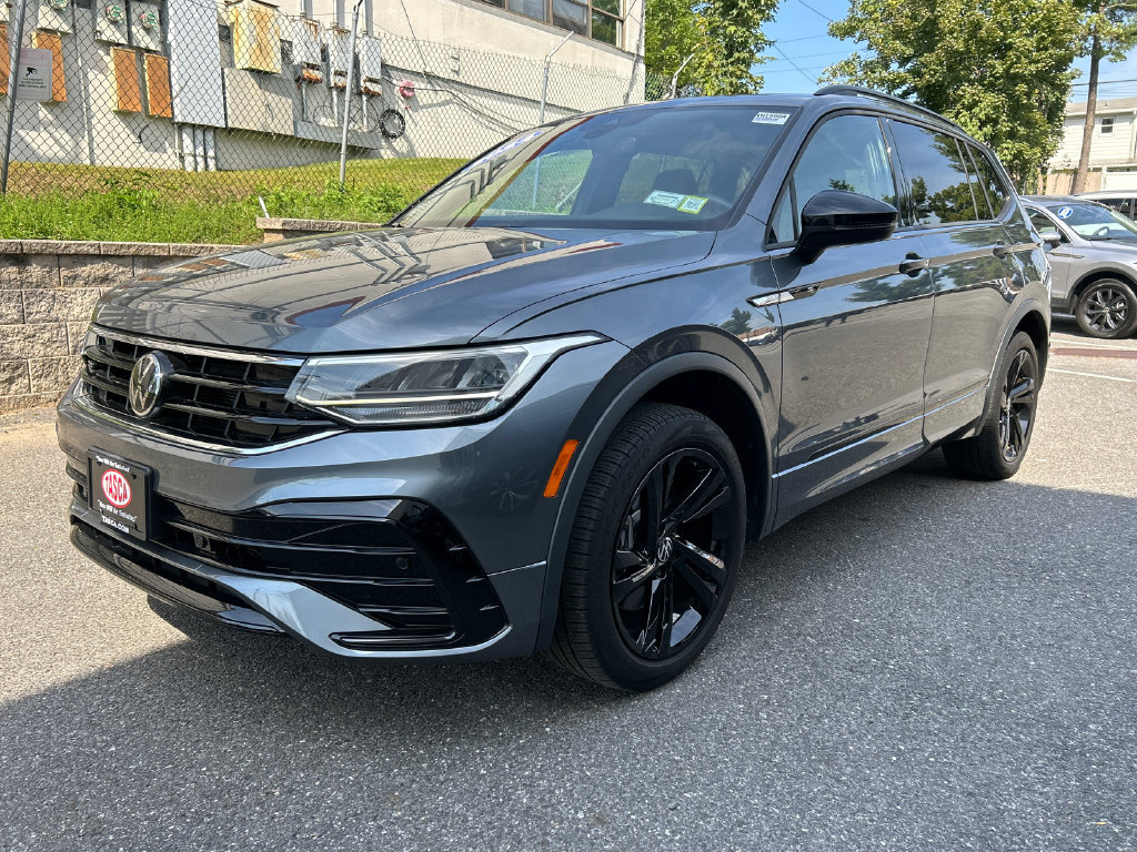 Used 2024 Volkswagen Tiguan SE R-Line AWD/4WD image 5