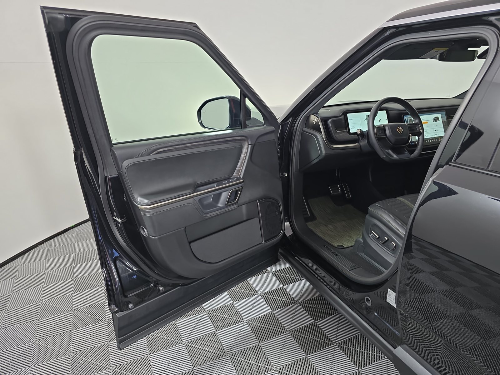 Used 2023 Rivian R1S Adventure Quad AWD/4WD image 16