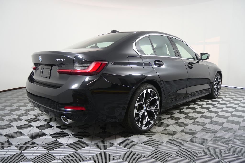 Certified 2025 BMW 330i Sedan RWD image 3