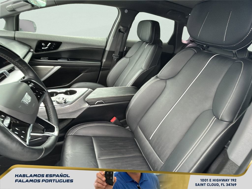 Used 2025 Cadillac Optiq Luxury 2 w/ LPO, Floor Liner Package AWD/4WD image 14