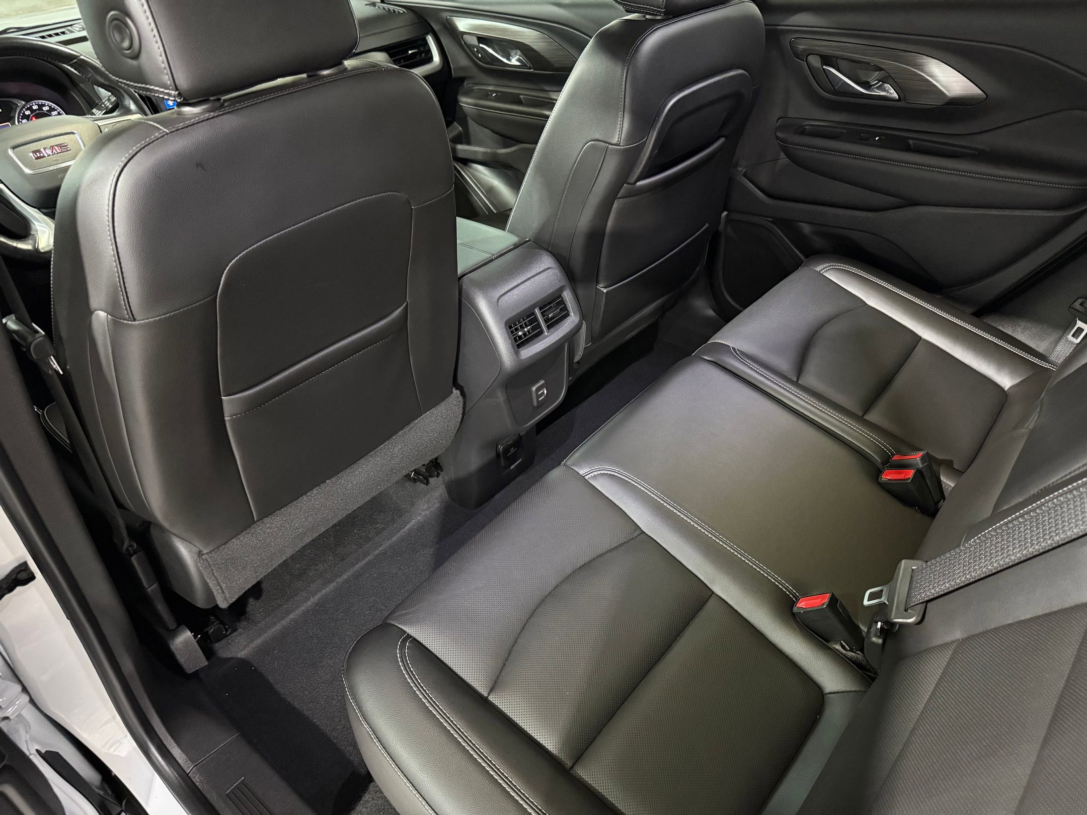 Used 2022 GMC Terrain SLT image 32