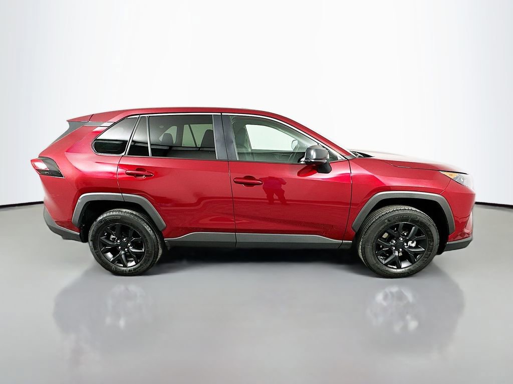 Used 2022 Toyota RAV4 LE image 4
