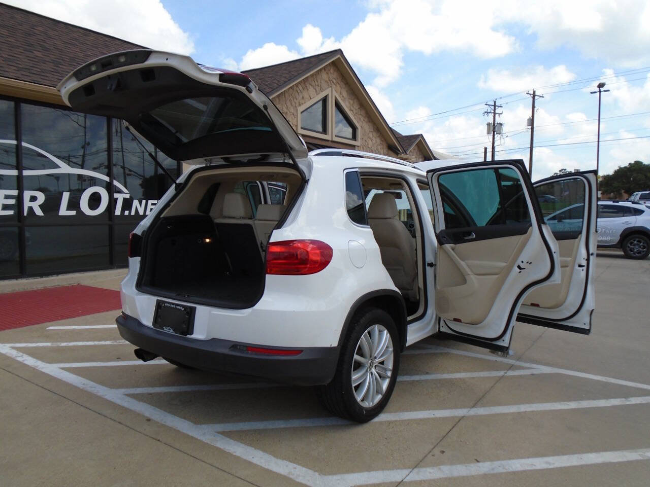 Used 2012 Volkswagen Tiguan SE FWD image 22