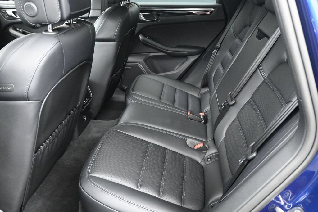 Used 2025 Porsche Macan AWD/4WD image 7
