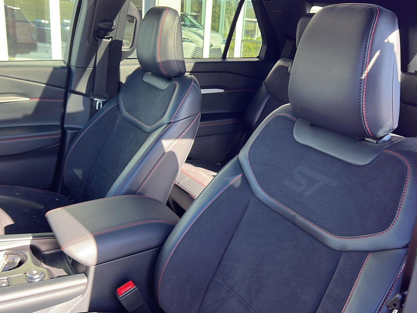 Used 2025 Ford Explorer ST w/ Sun And Sound Package image 30