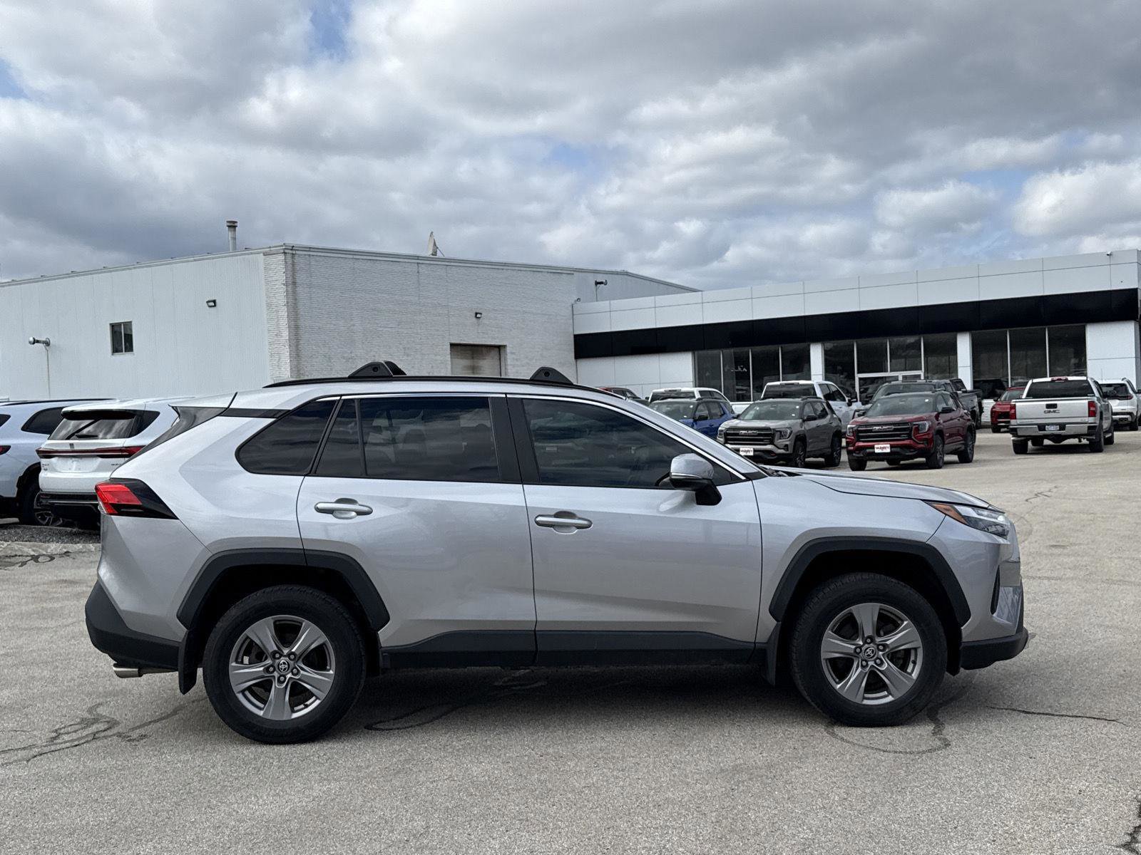 Used 2022 Toyota RAV4 XLE w/ Convenience Package image 7