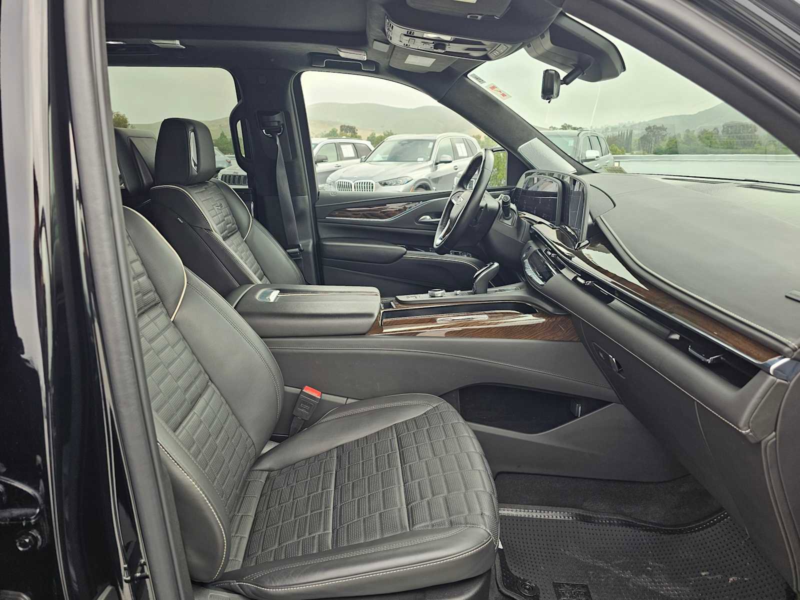 Used 2024 Cadillac Escalade ESV Premium Luxury Platinum AWD/4WD image 10