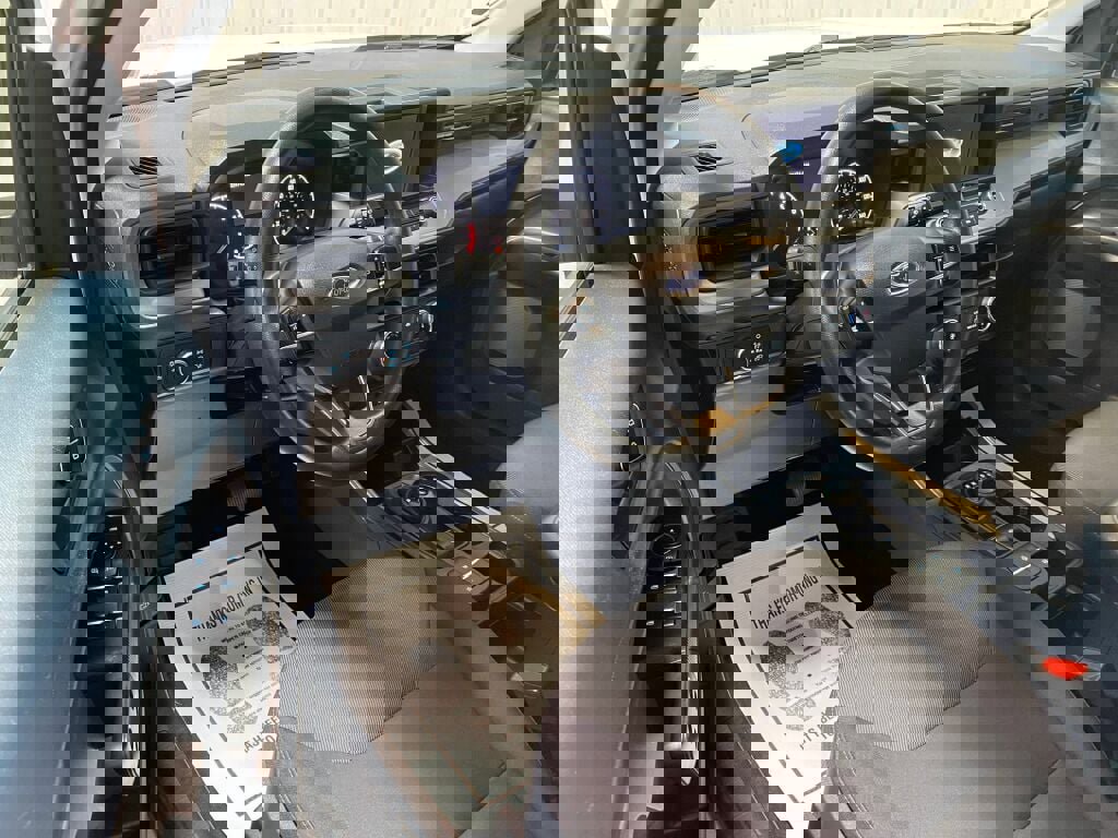 Used 2022 Ford Maverick XL image 2