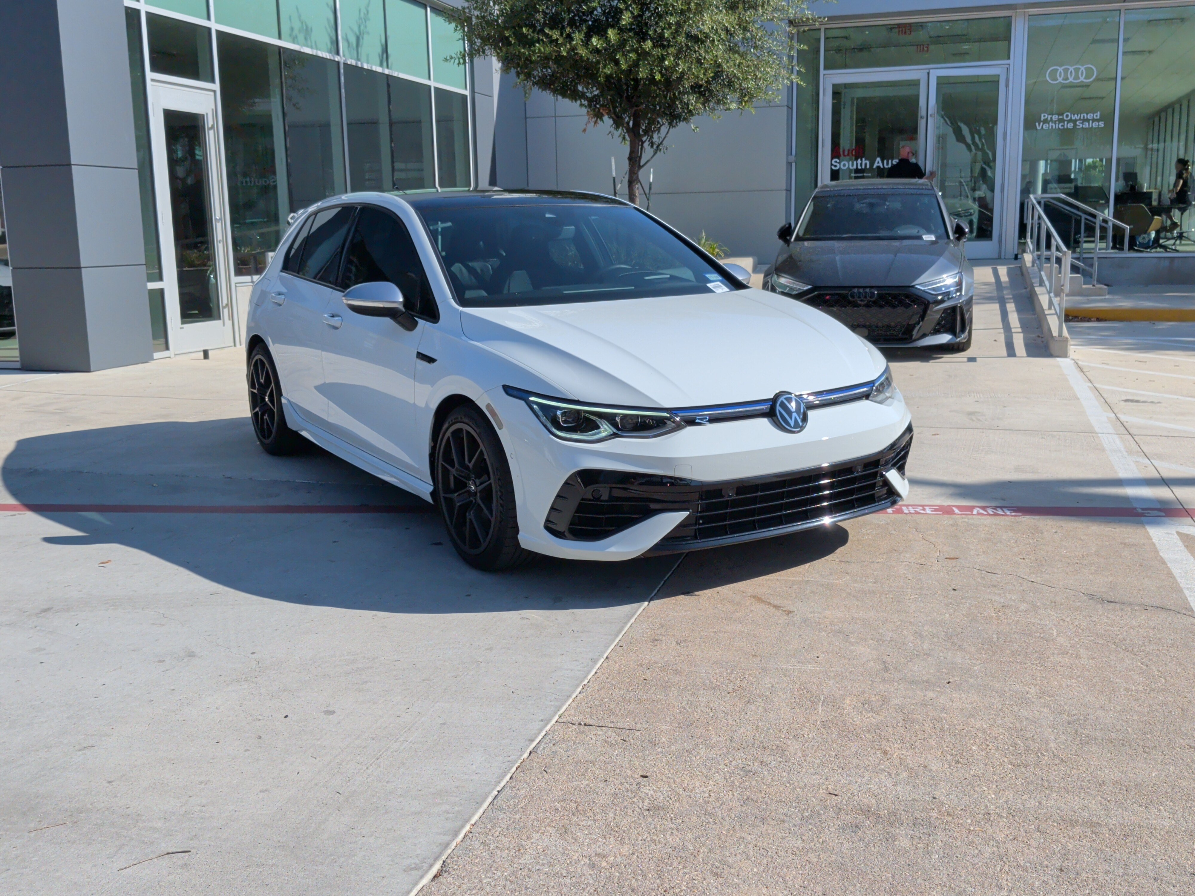 Used 2024 Volkswagen Golf R AWD/4WD image 2