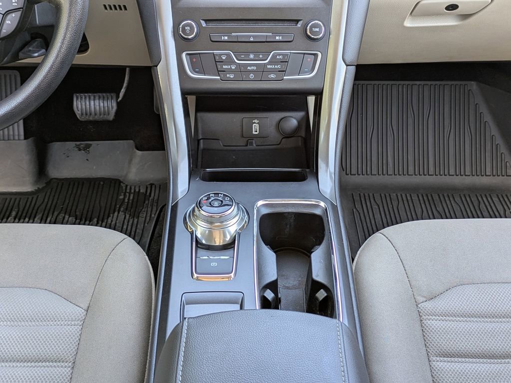 Used 2018 Ford Fusion SE w/ Fusion SE Technology Package FWD image 17