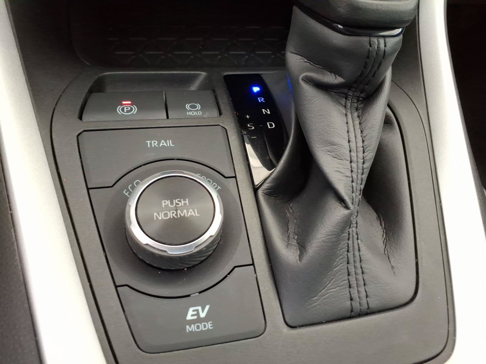 Used 2024 Toyota RAV4 XLE AWD/4WD image 26