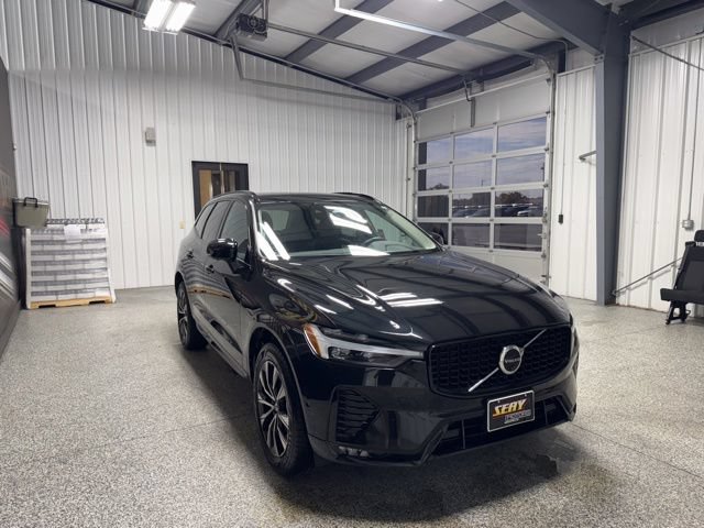 Used 2023 Volvo XC60 B5 Plus AWD/4WD image 30