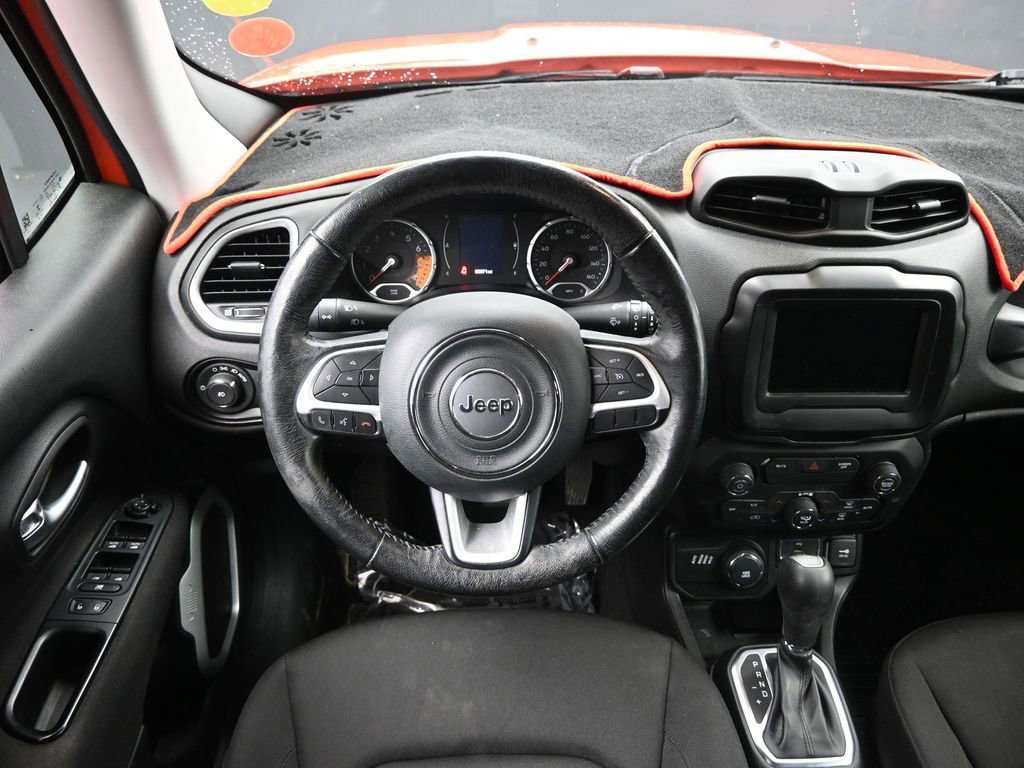 Used 2018 Jeep Renegade Latitude w/ Cold Weather Group image 23