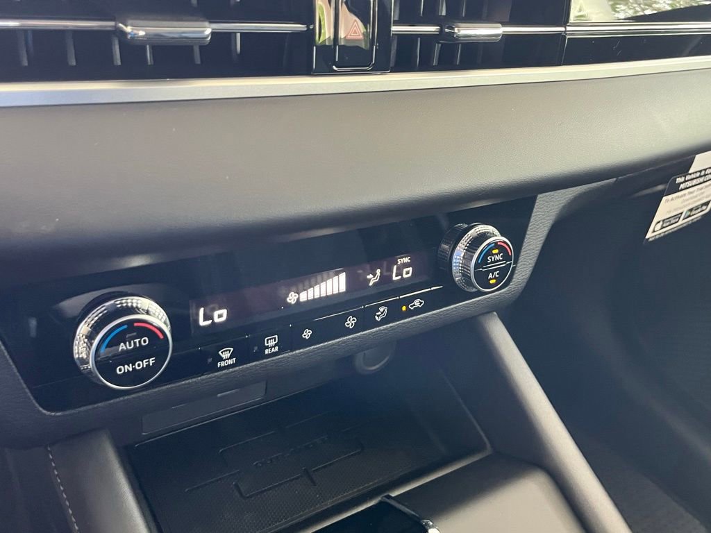 Used 2024 Mitsubishi Outlander ES image 32