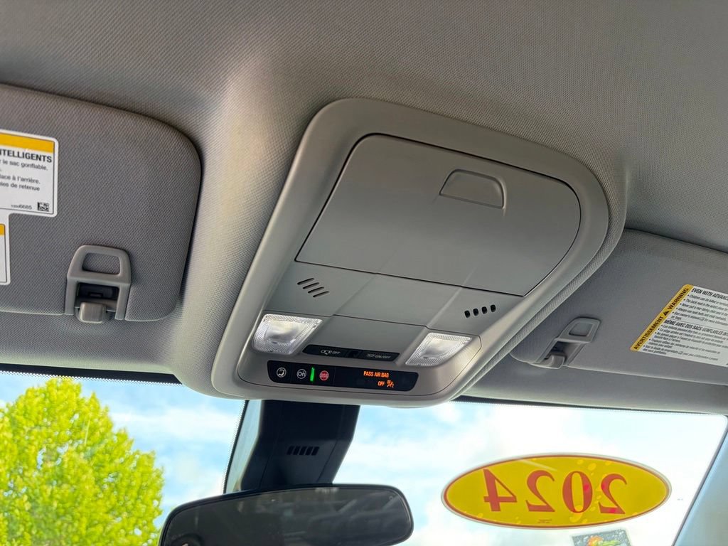 Used 2024 Chevrolet Equinox LT FWD image 23
