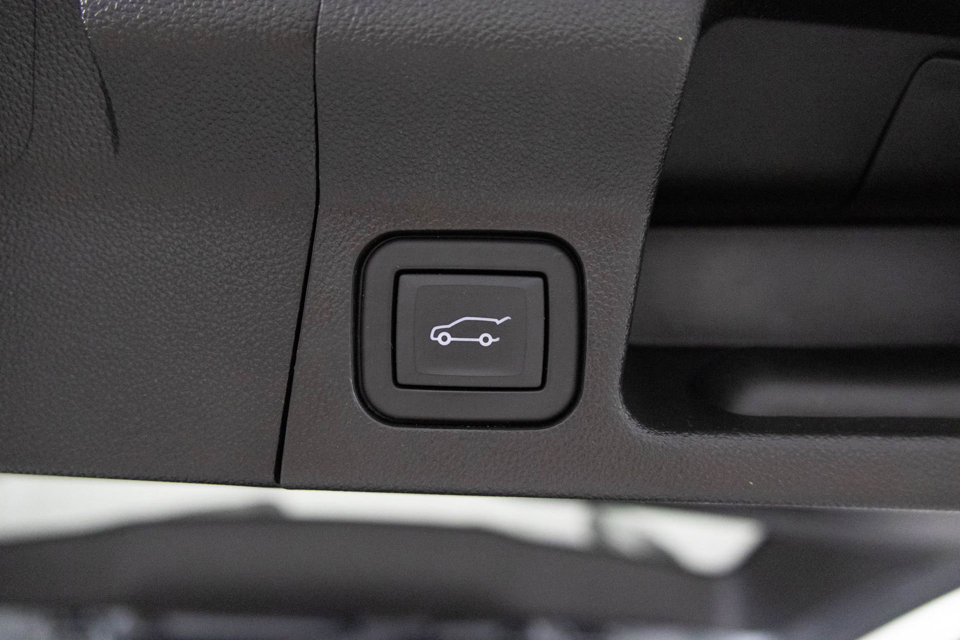 Certified 2023 GMC Acadia SLE w/ Driver Convenience Package image 39