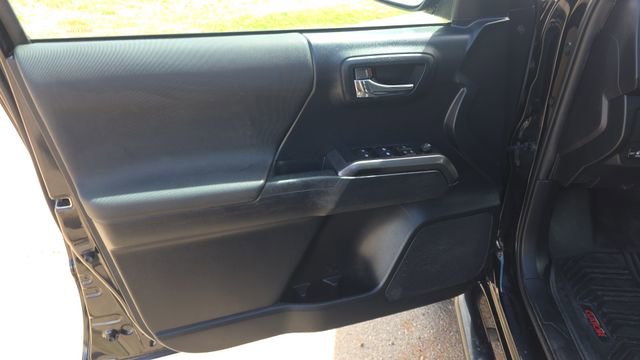 Used 2019 Toyota Tacoma TRD Sport image 10