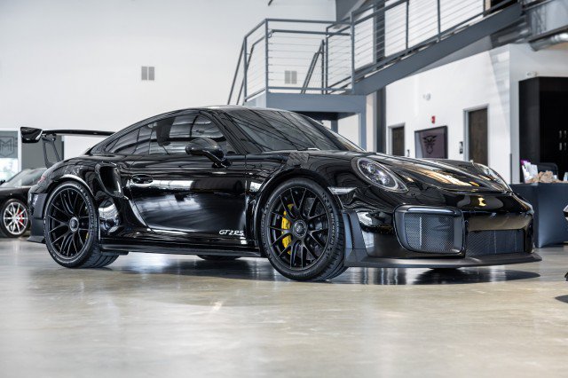 Used 2019 Porsche 911 GT2 RS w/ Weissach Package RWD image 8