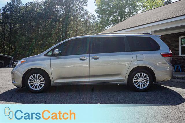 Used 2017 Toyota Sienna XLE w/ XLE Navigation Package image 8