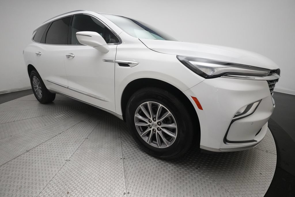 Used 2023 Buick Enclave Essence AWD/4WD image 37