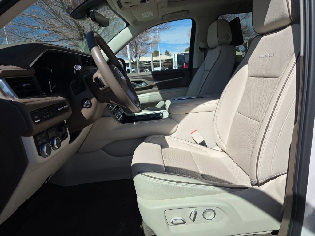 Used 2021 GMC Yukon Denali w/ Denali Premium Package image 12