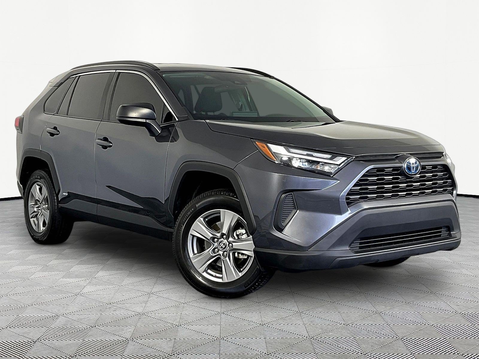 Used 2024 Toyota RAV4 LE AWD/4WD image 3