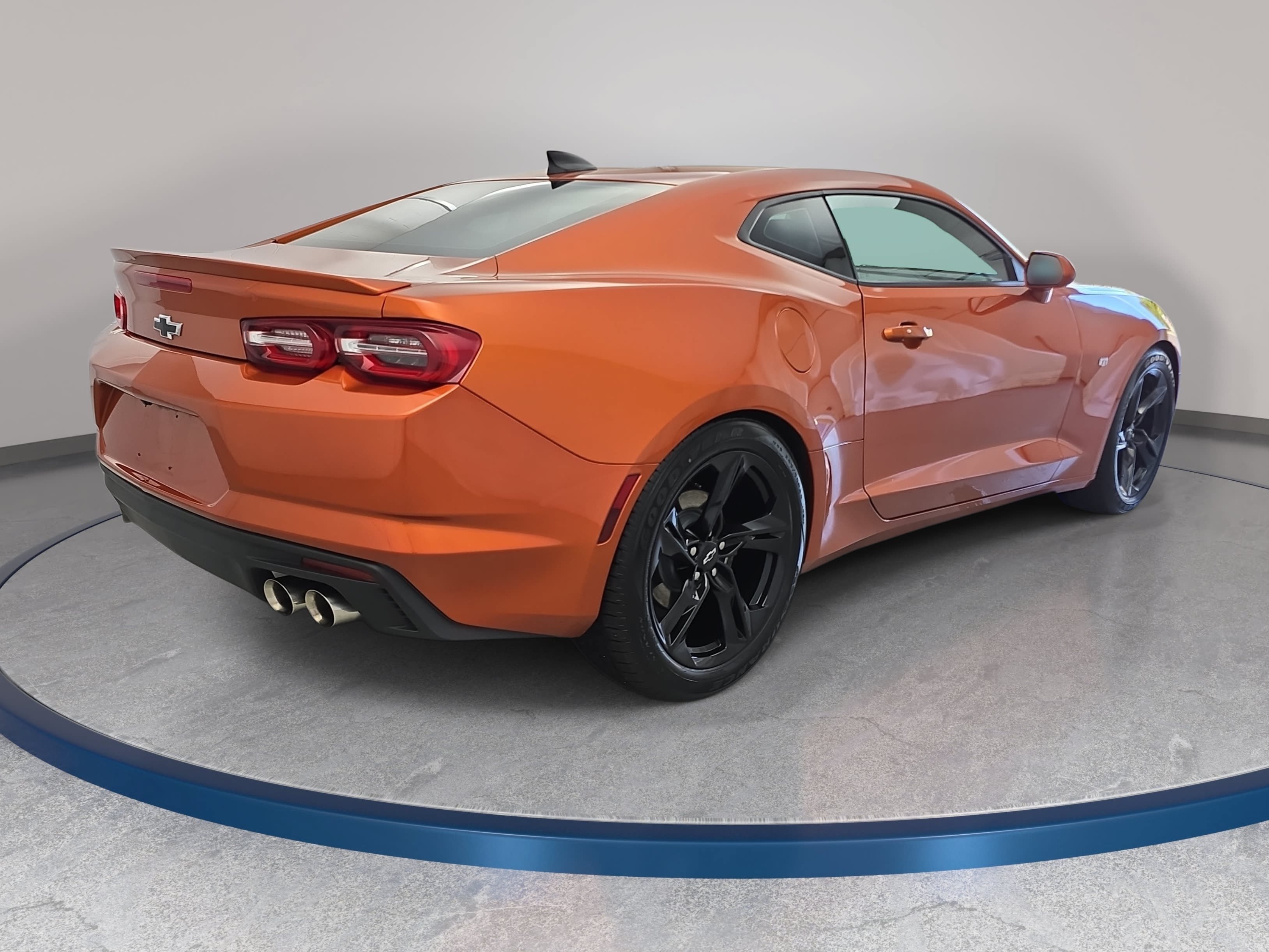 Used 2023 Chevrolet Camaro LT w/ Technology Package RWD image 5