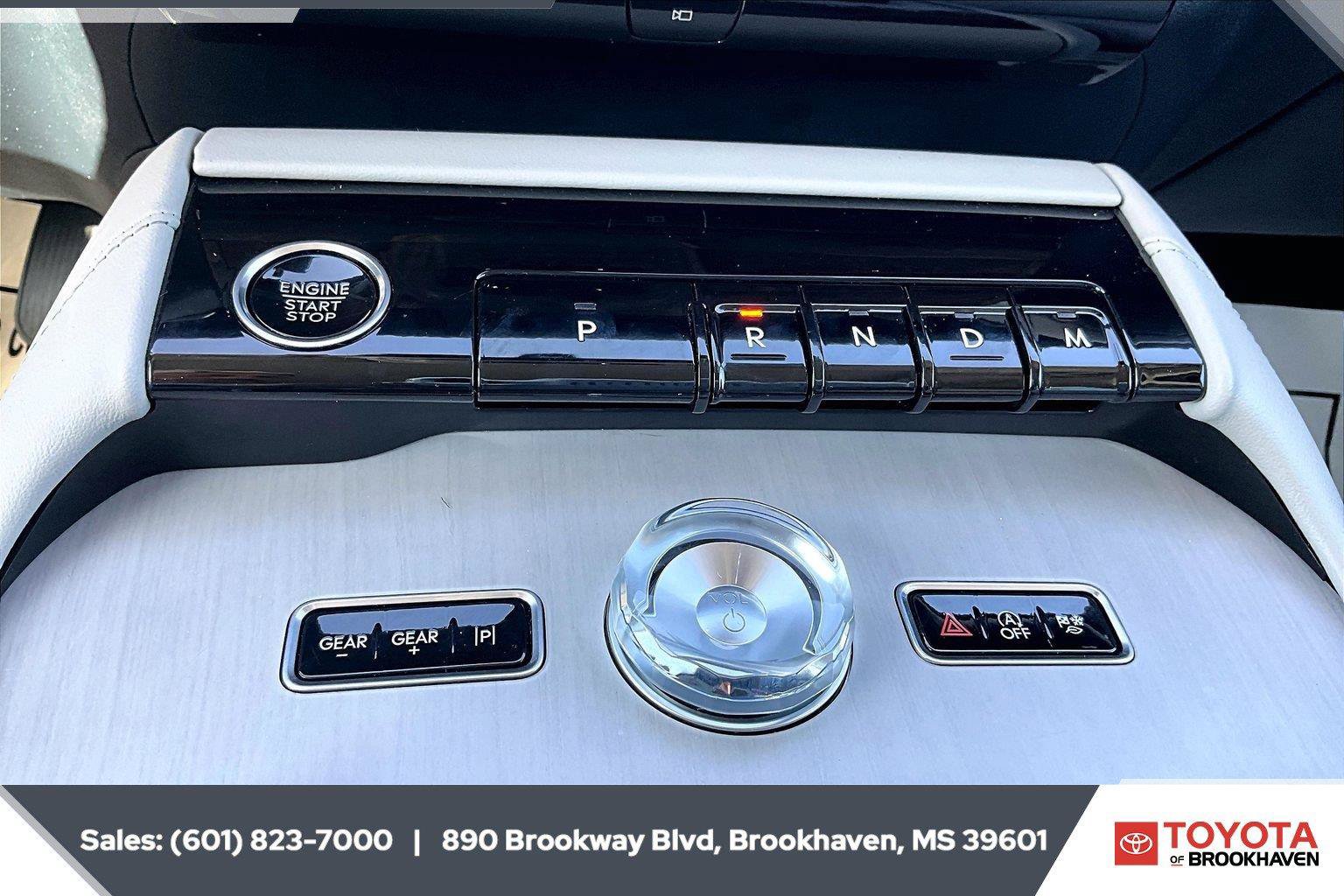 Used 2025 Lincoln Navigator L Reserve AWD/4WD image 23