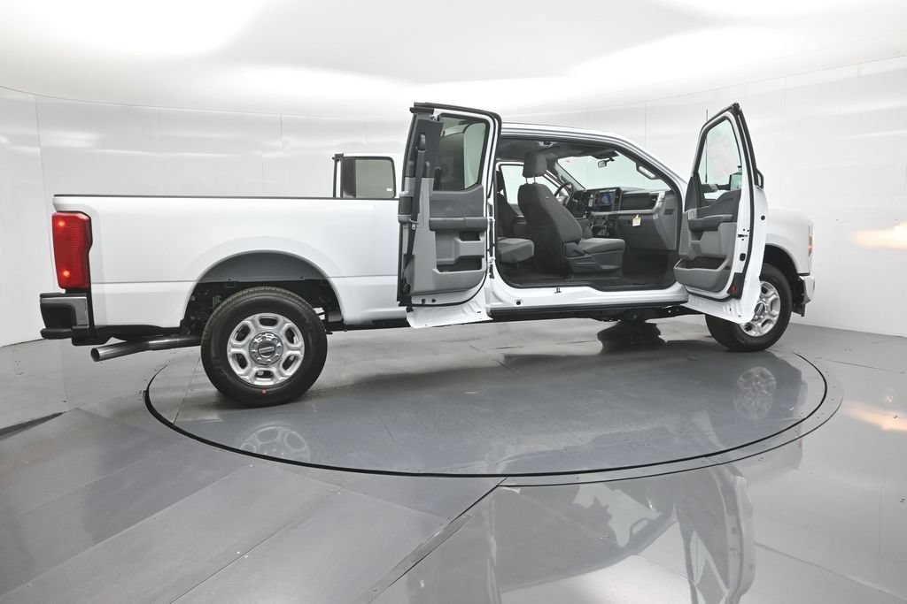 New 2026 Ford F350 XLT RWD image 4