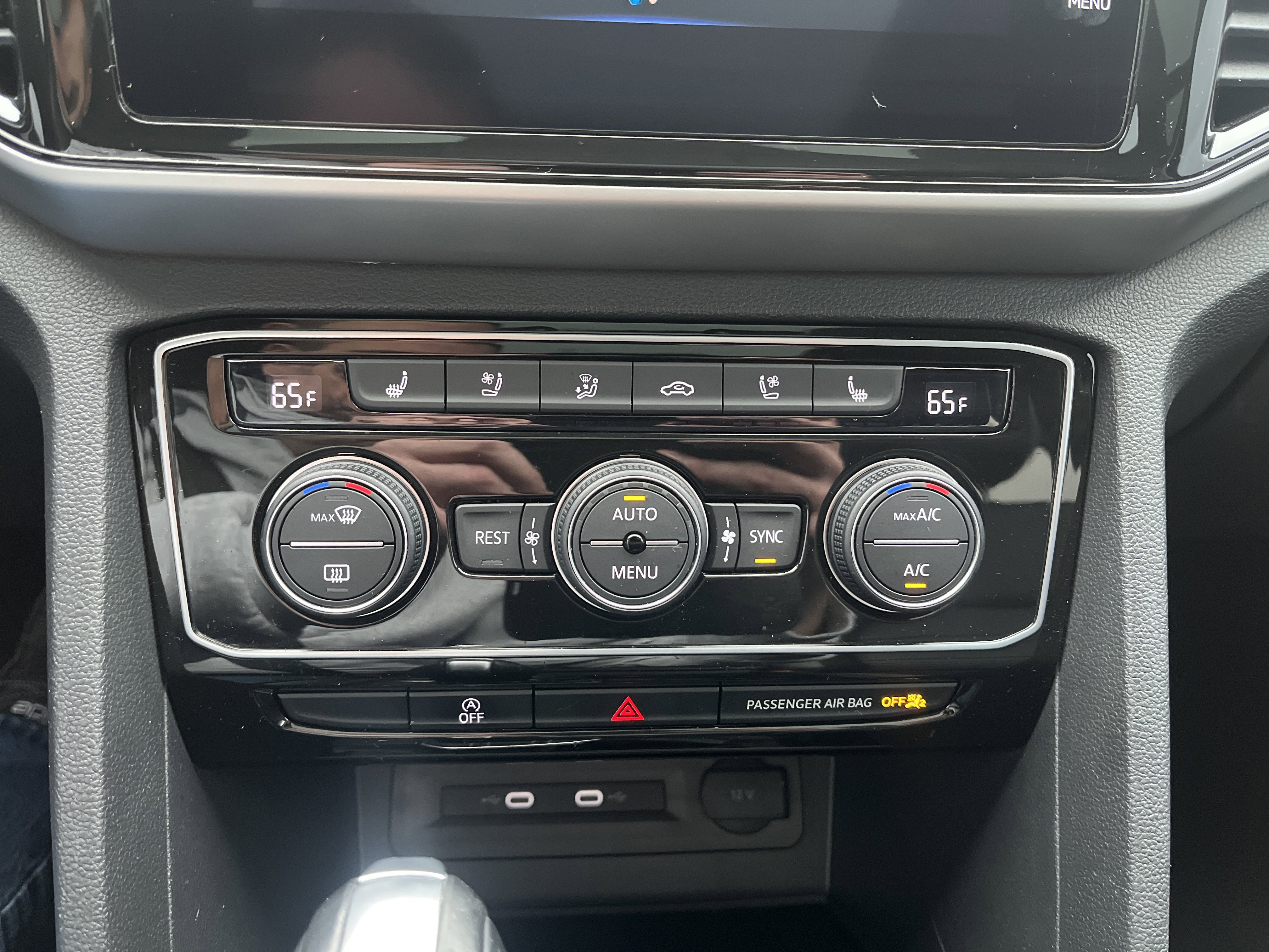 Used 2021 Volkswagen Atlas SEL Premium image 32