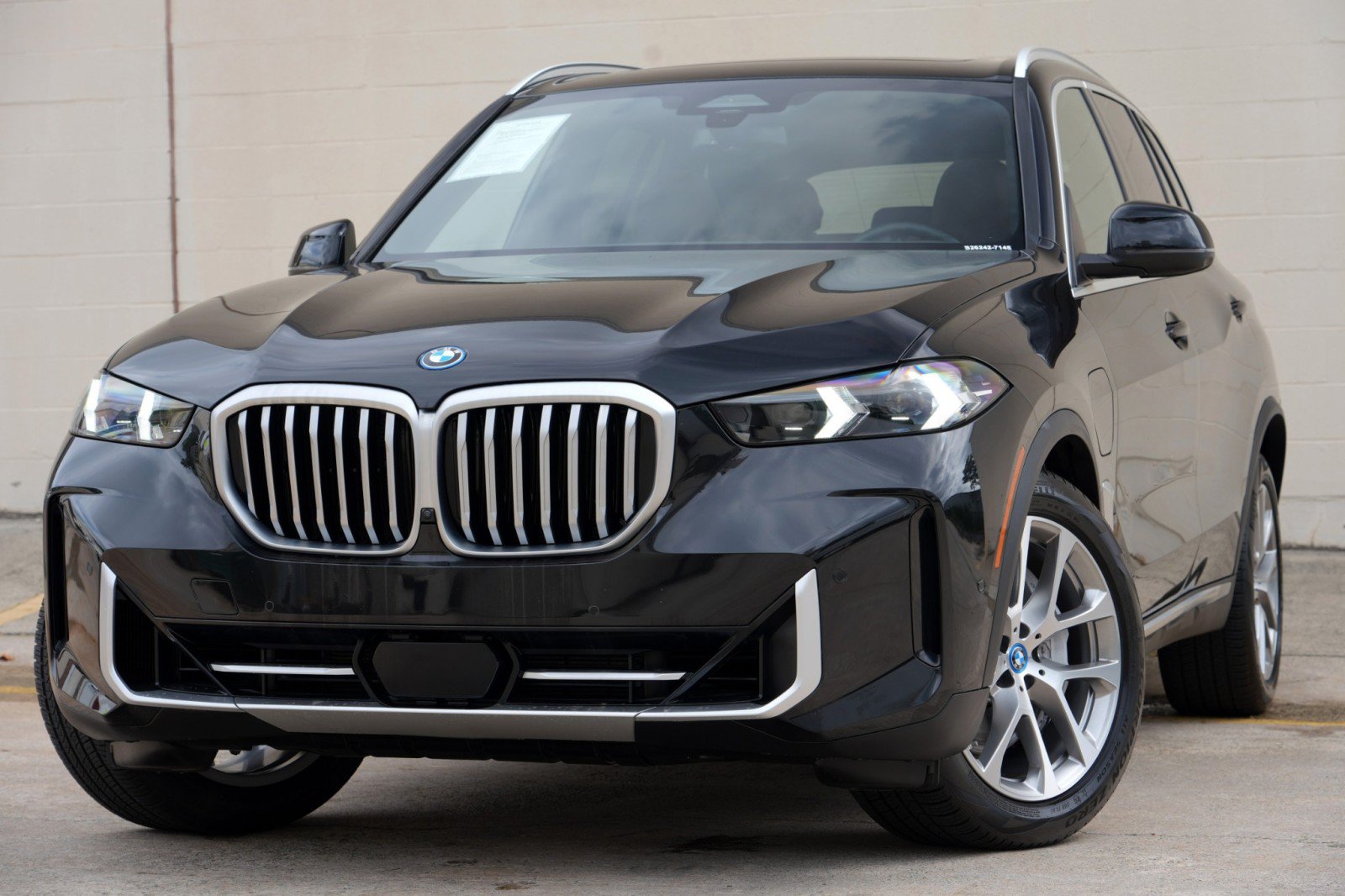 Used 2024 BMW X5 xDrive50e w/ Parking Assistance Package AWD/4WD image 3