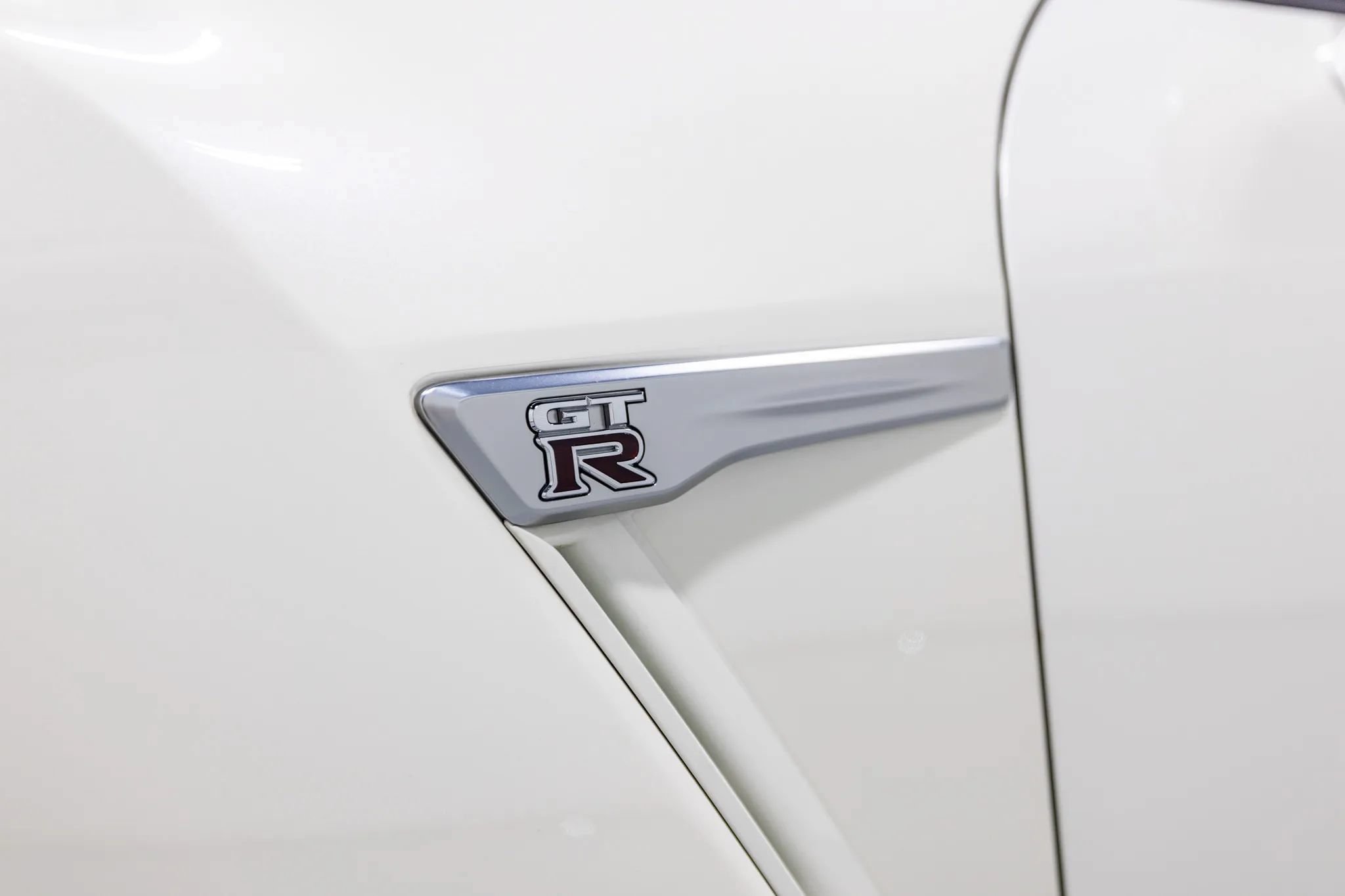Used 2017 Nissan GT-R Premium w/ Premium Interior Package AWD/4WD image 11