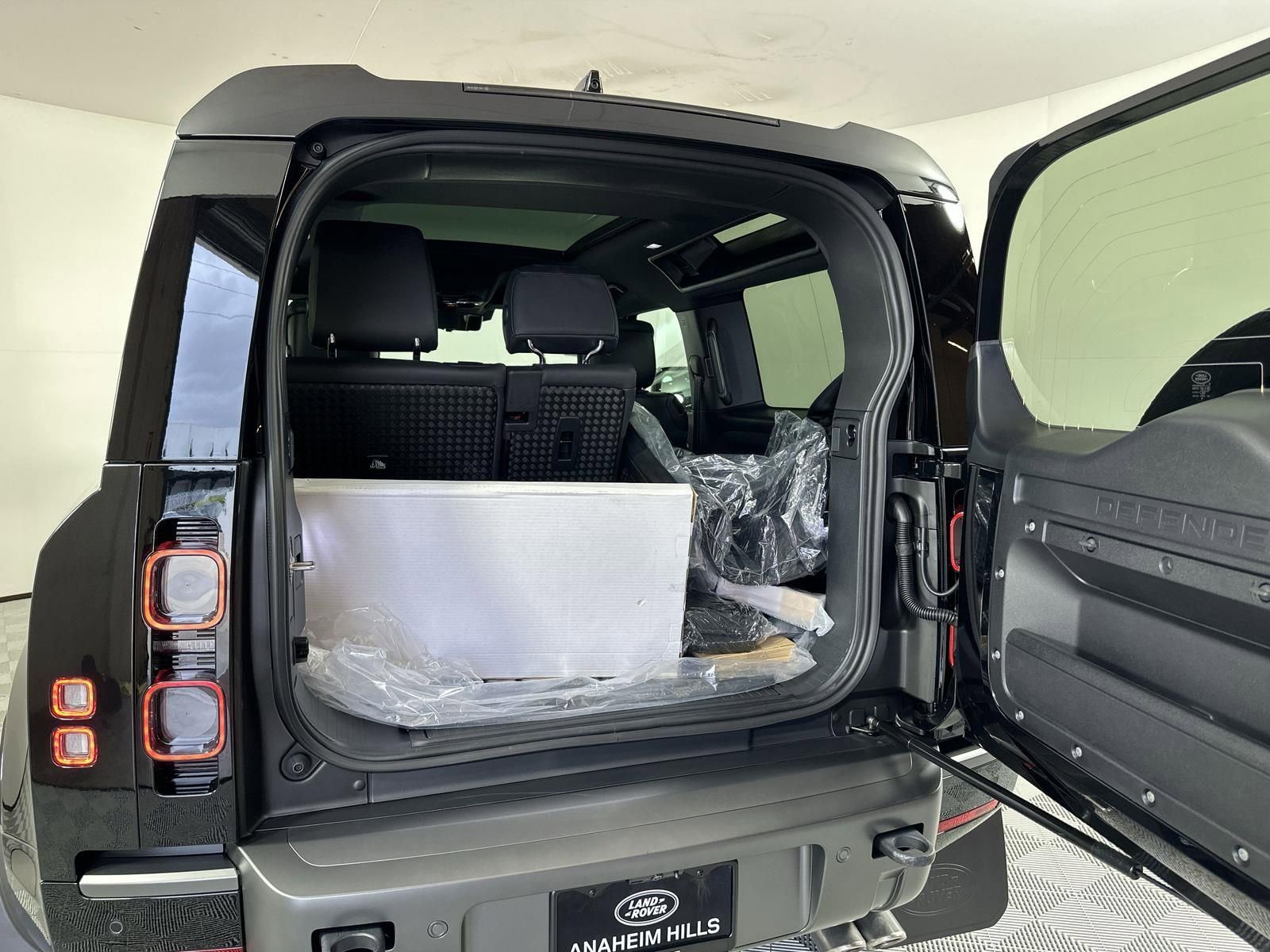 Certified 2023 Land Rover Defender 90 V8 image 29