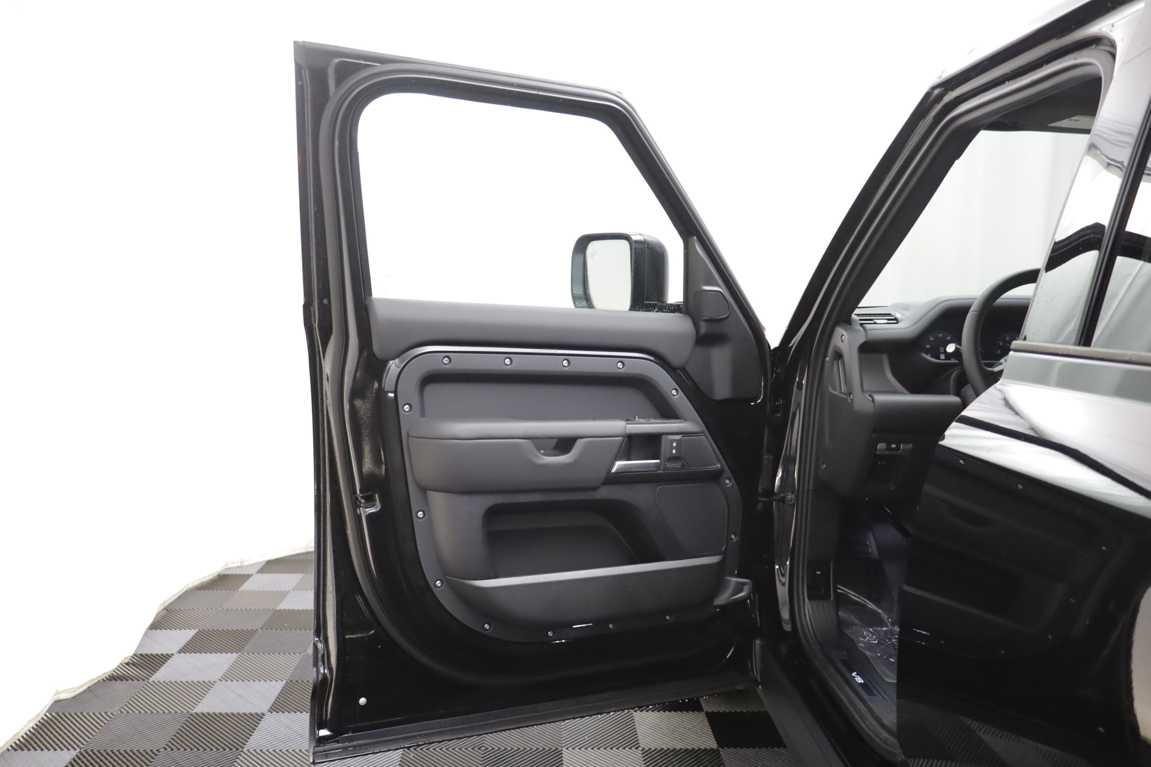New 2026 Land Rover Defender 130 V8 AWD/4WD image 5