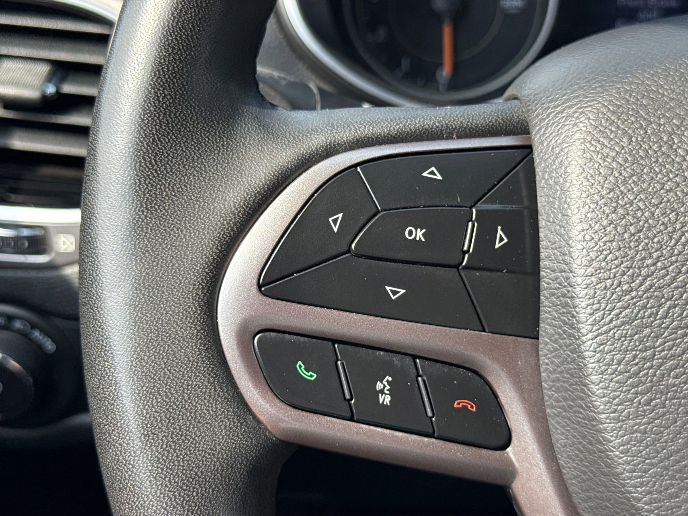 Used 2022 Jeep Cherokee Limited image 37