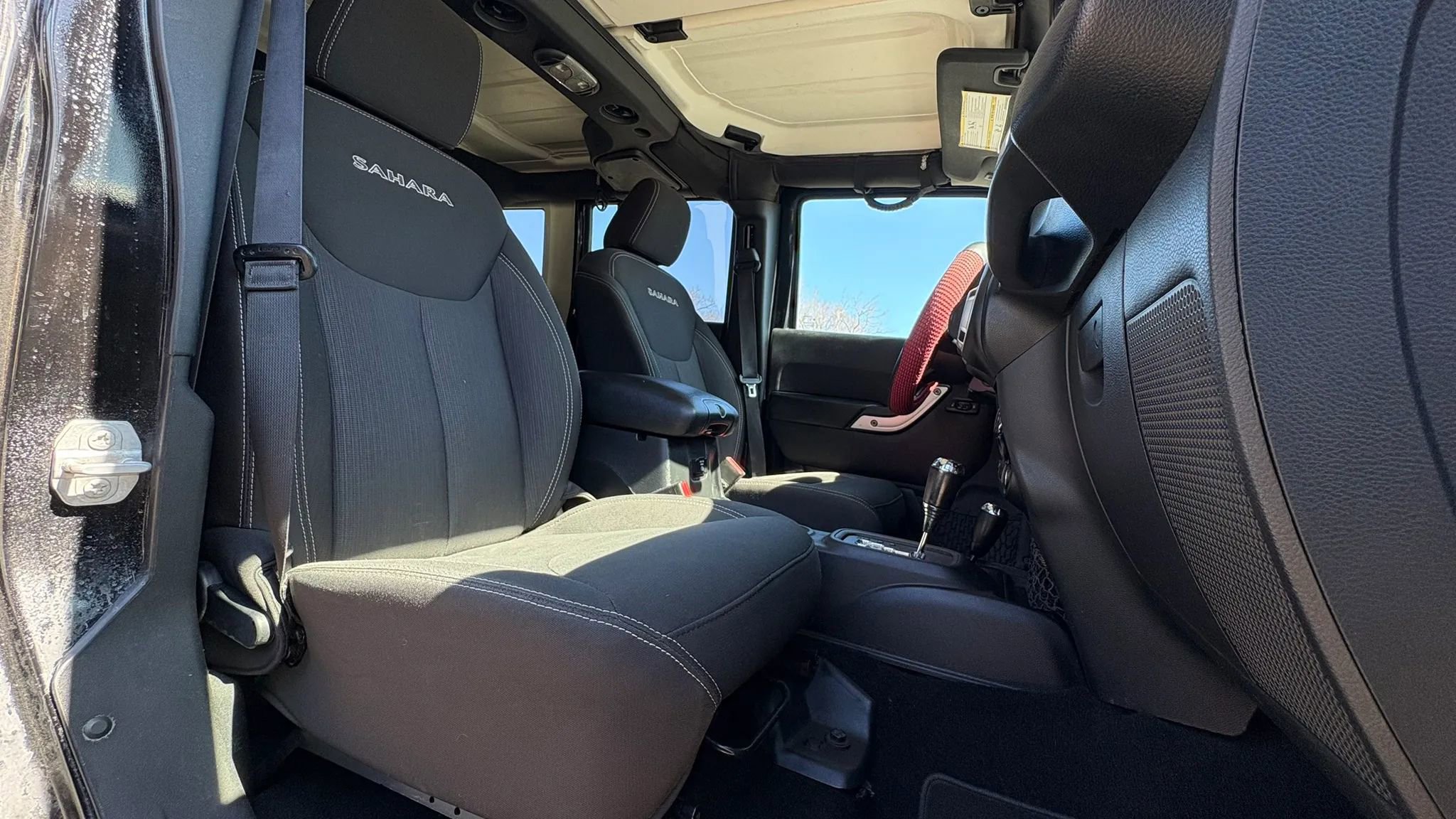 Used 2016 Jeep Wrangler Unlimited Sahara w/ Connectivity Group image 31