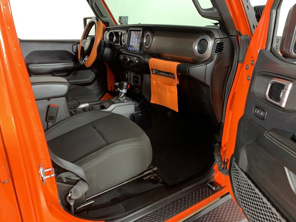 Used 2018 Jeep Wrangler Unlimited Sahara image 37
