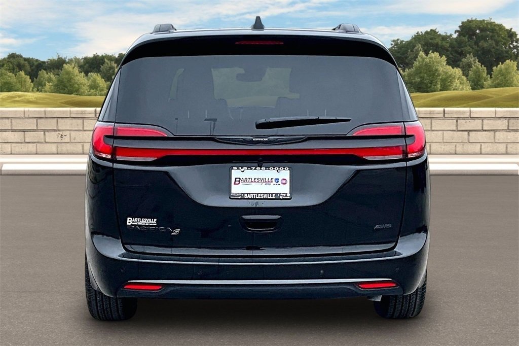 New 2026 Chrysler Pacifica Select image 4