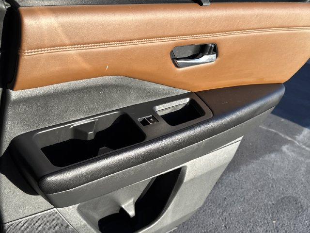 Used 2023 Nissan Pathfinder Platinum AWD/4WD image 26