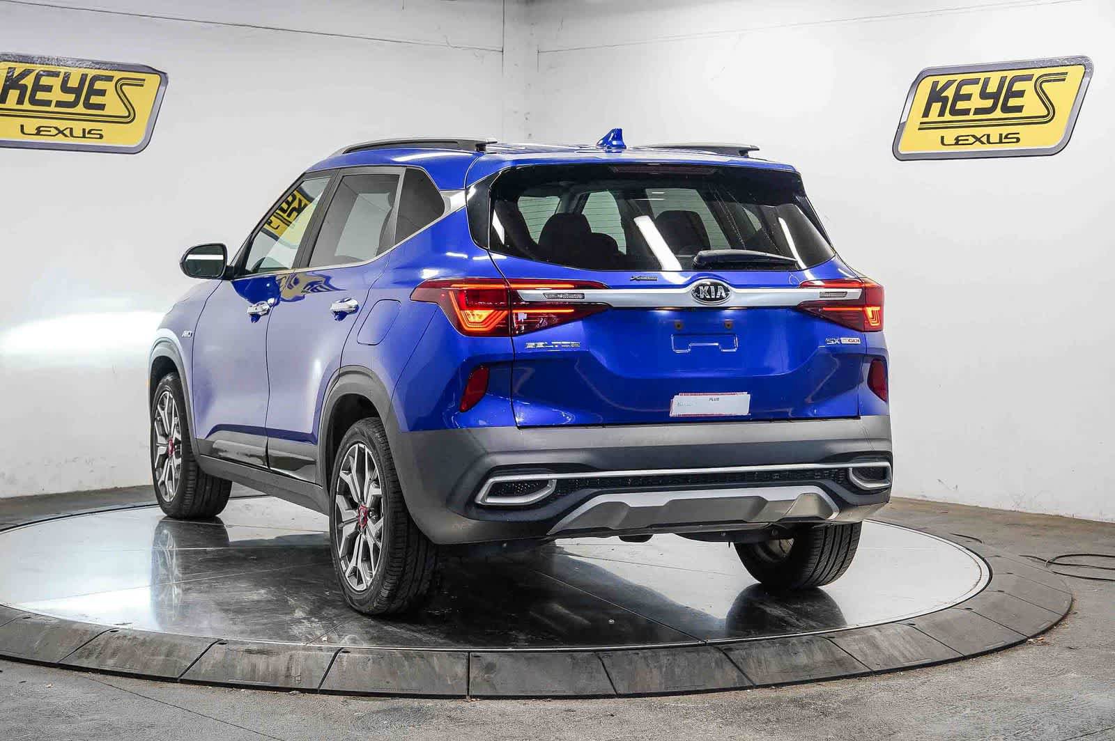 Used 2021 Kia Seltos SX w/ SX Sunroof Package AWD/4WD image 2